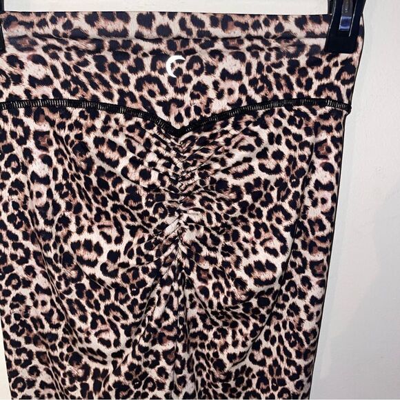ZYIA Active Wear Leopard Print Scrunch Butt 7/8 legging Size 4 - Picture 4 of 6